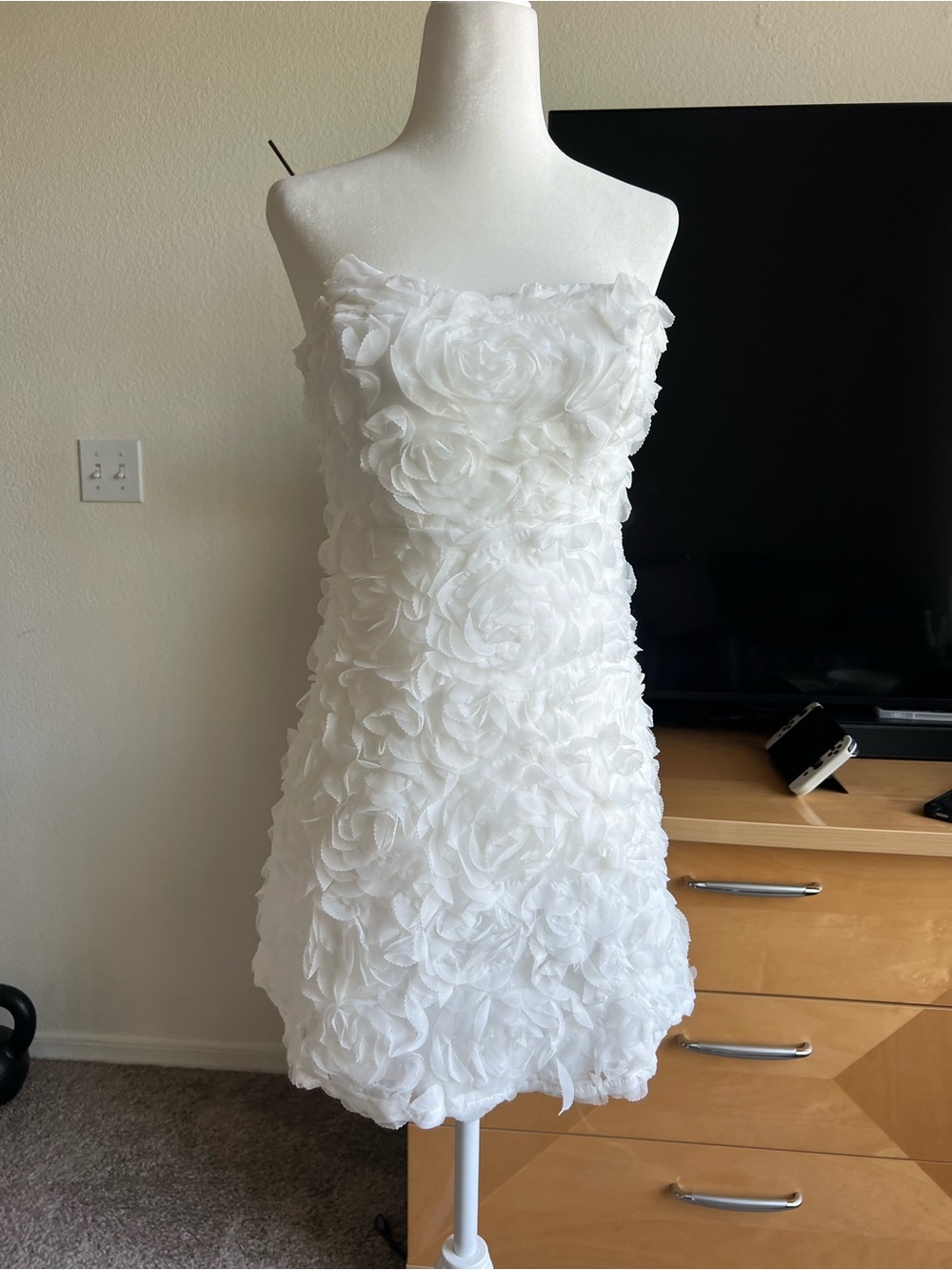 Selfie Leslie White Strapless 3D Floral Mesh Shift Mini Dress XS